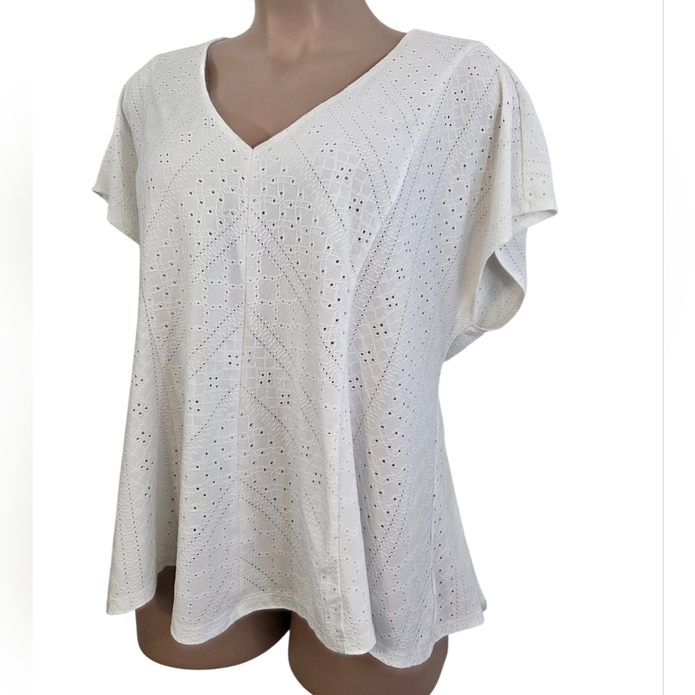 Torrid Embroidered Eyelet Short Sleeve Lightweight White Blouse ~ Pre-Owned Sz 4 - Picture 3 of 11